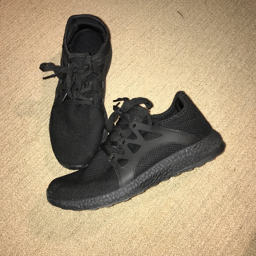 Off brand No slip tennis shoes